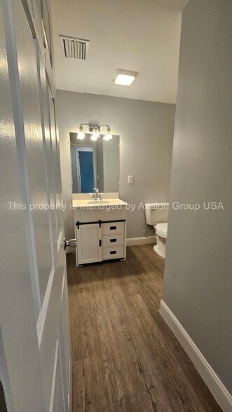 Building Photo - 1978 Solomon St