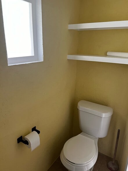 bath 1 - 129 Osage St