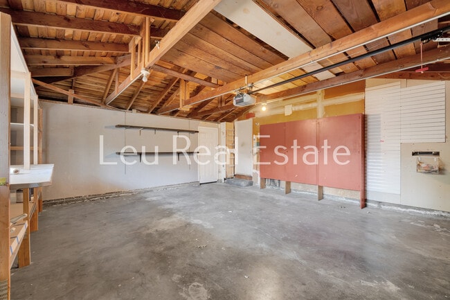 Building Photo - 6640 S Land Park Dr