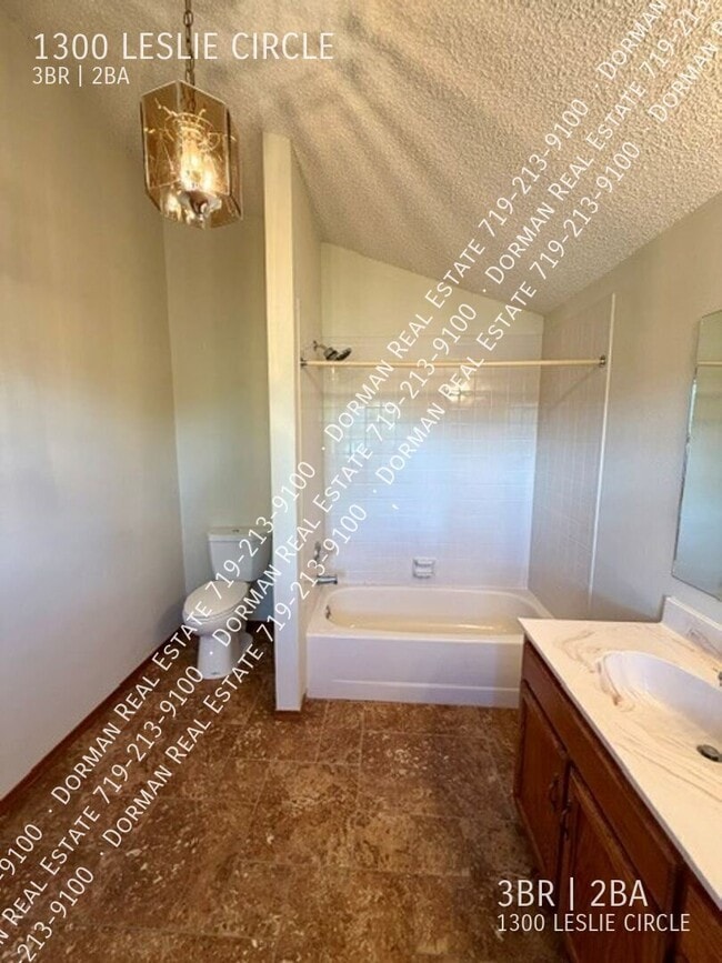 Building Photo - 1300 Leslie Cir