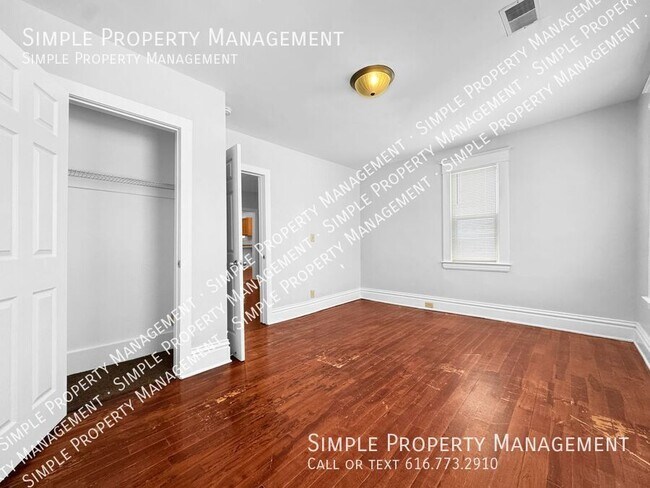 Building Photo - 1008 Baxter St SE