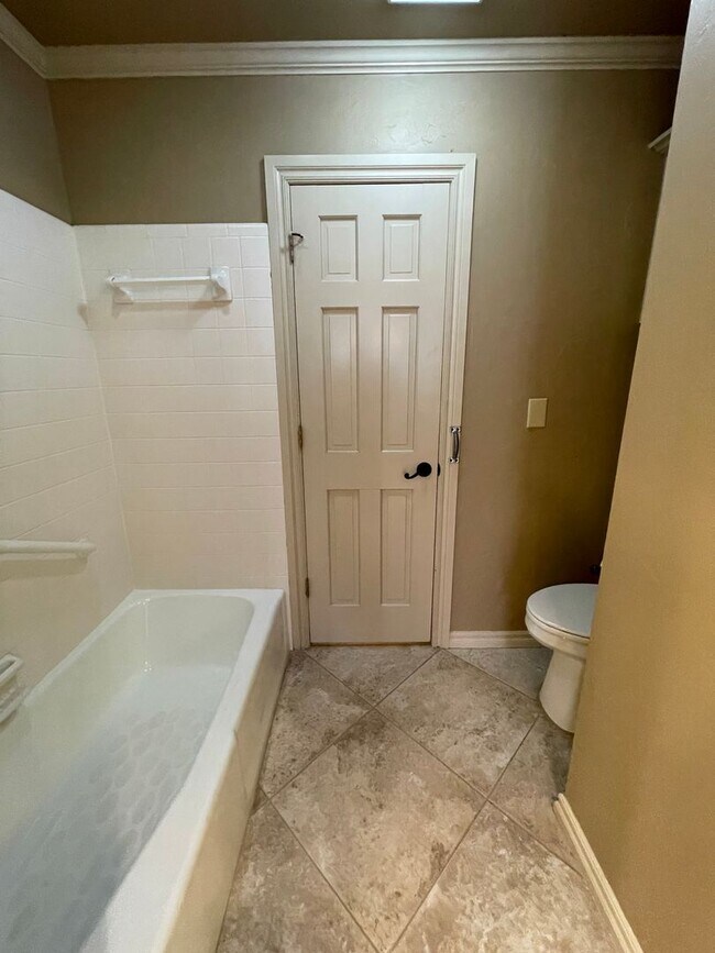 Building Photo - 55 and up community!!  2 bed flex floorplan with office, bright natural light throughout, 2 car g...