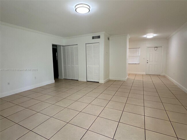Building Photo - 2536 Van Buren St