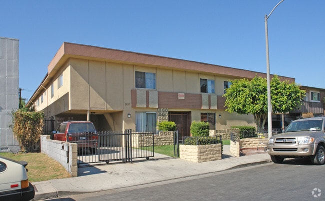 Primary Photo - 2035 Chariton St