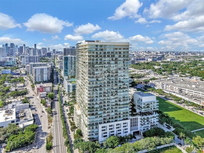 Building Photo - 3451 NE 1st Ave