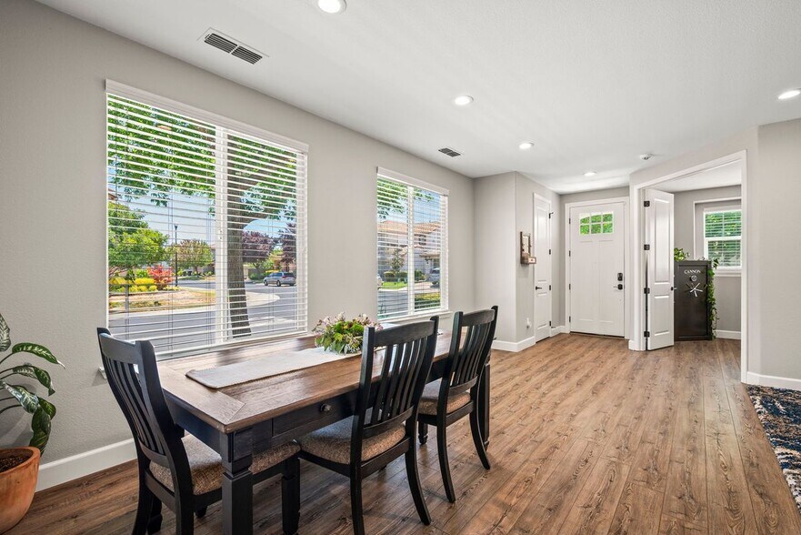 Building Photo - 100 Cropton Ct