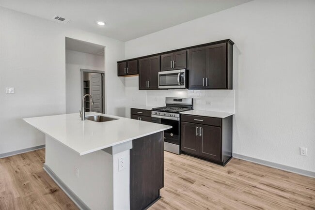 Building Photo - 108 Windsor Blvd