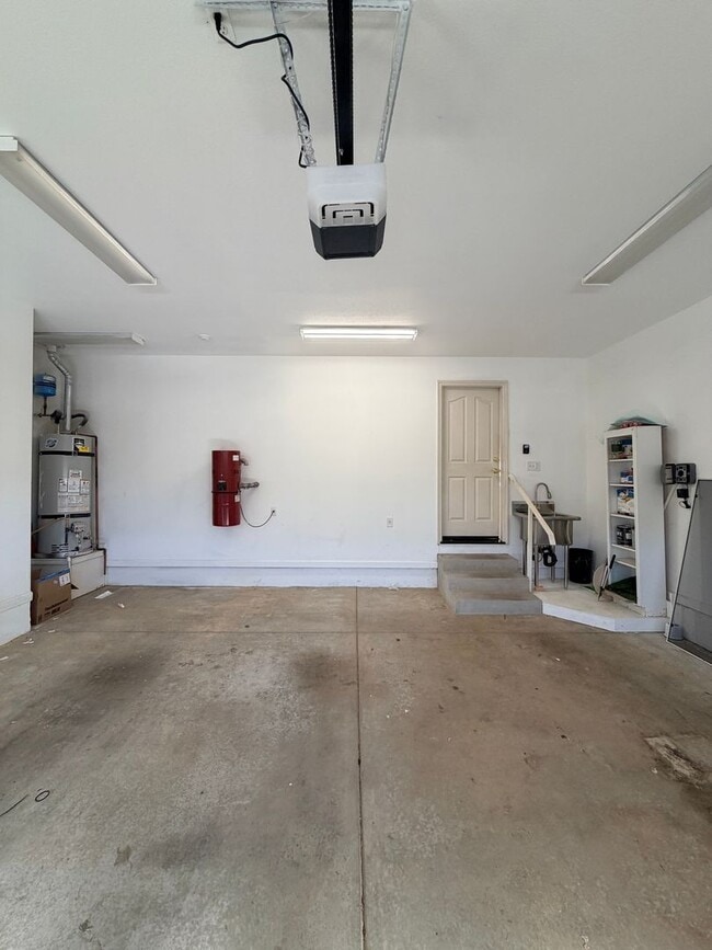 Building Photo - Beautiful Lakefront Home in the Vineyard! 55+ community