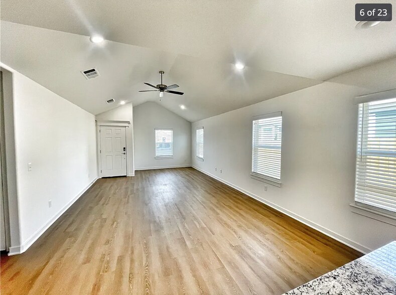 Building Photo - 5992 W Holdcroft Dr