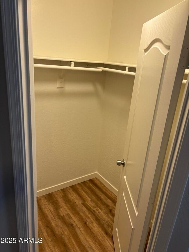 Building Photo - 528 E Navajo Ave