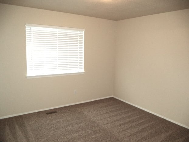 Building Photo - 600 S Queens Dr