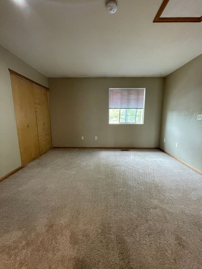 Building Photo - 3 Bedroom 2 Bath House in Thornton Available Now!
