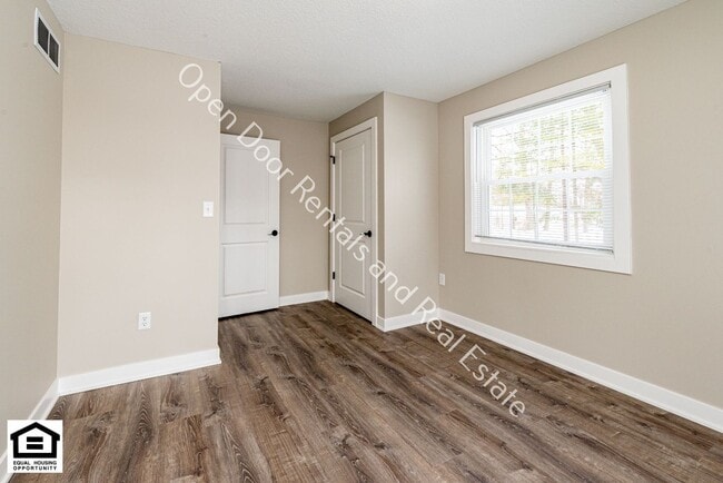 Building Photo - 4 bedroom home now available! ***MOVE IN RENT SPECIAL $500 OFF FIRST MONTH'S RENT!!!***