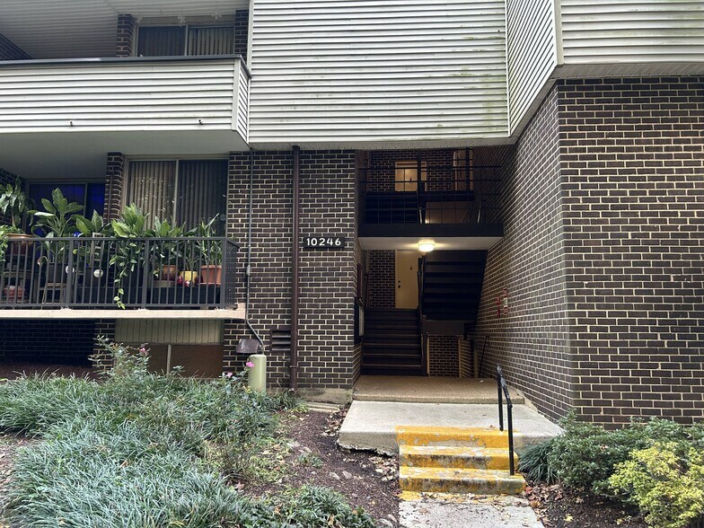 Building Photo - 10246 Prince Pl