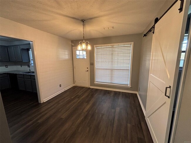 Building Photo - 1968 Calumet Pkwy