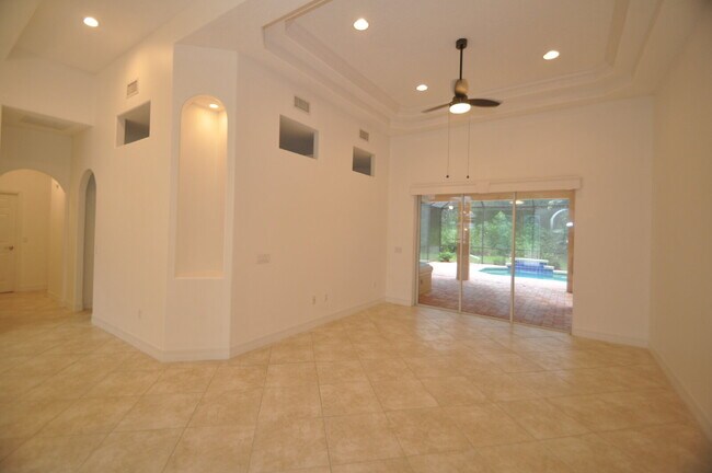 Building Photo - 12 Clementina Ct