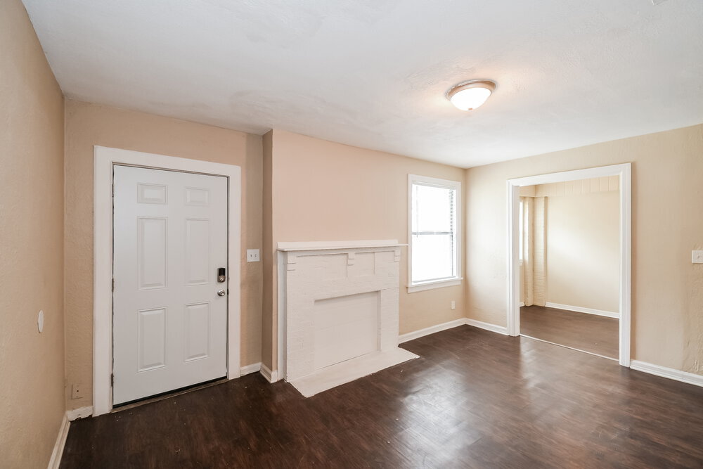 Building Photo - 346 W 68th St