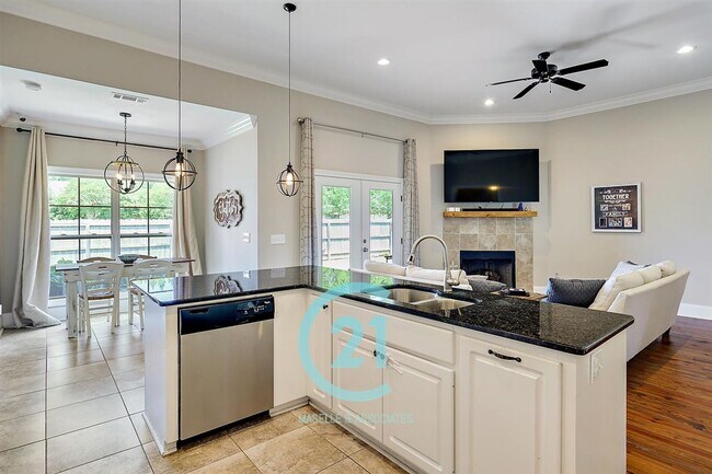 Building Photo - Beautiful 4 bedroom, 2 bathroom house in B...