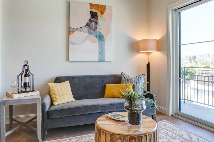 Building Photo - 5768 W 3rd St