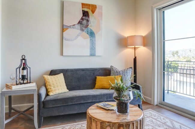 Building Photo - 5768 W 3rd St