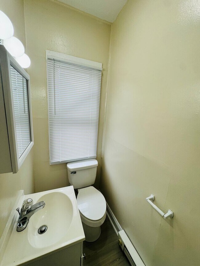 Building Photo - Cottage - Studio/1 bedroom