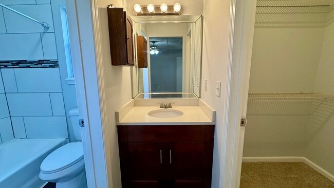 Building Photo - Charming and Conveniently Located Townhome...