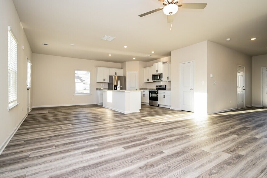 Building Photo - 284 Limestone Cir