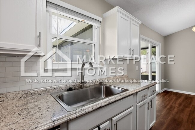 Building Photo - 114 Oak Ct