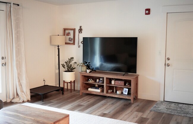 Building Photo - 1045 S 1700 W