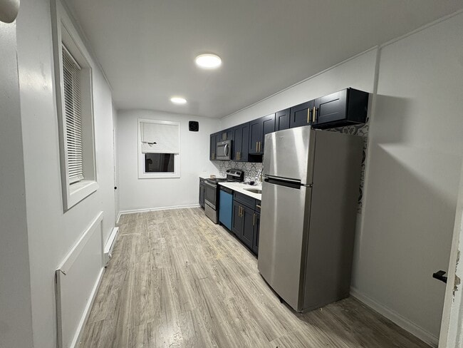 Building Photo - 2062 E Stella St