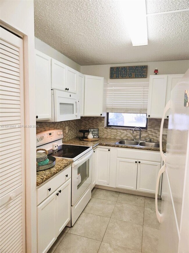 Building Photo - 11453 NW 39th Ct