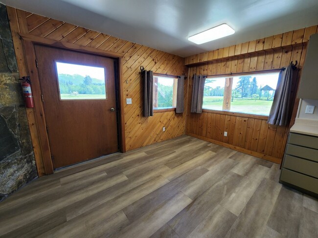 Building Photo - Wildlife abundant, log 2bdrm/1ba lower apa...