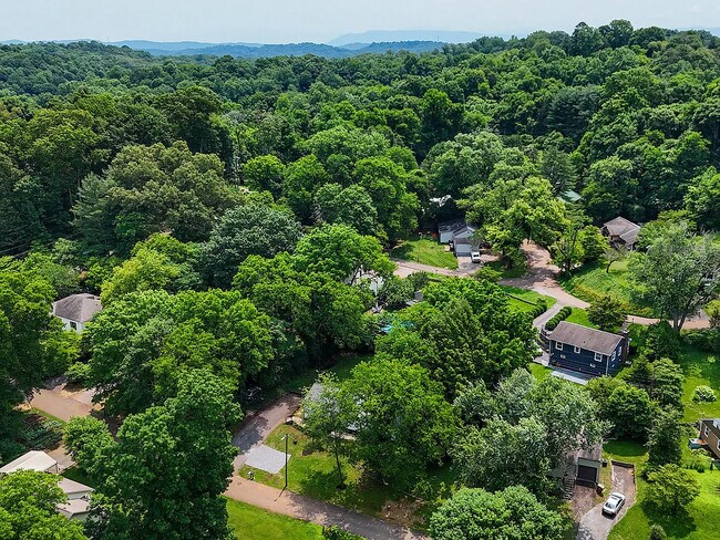 Building Photo - 502 Hayworth Dr