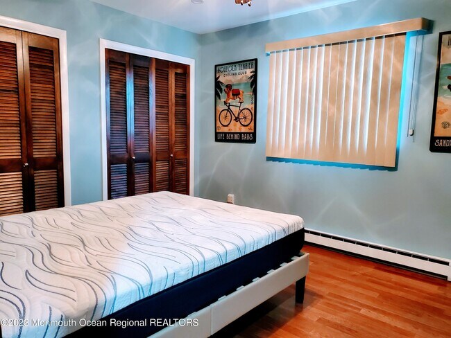 Building Photo - 60 E Pampano Dr
