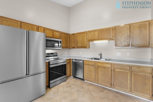 Building Photo - Chapin home