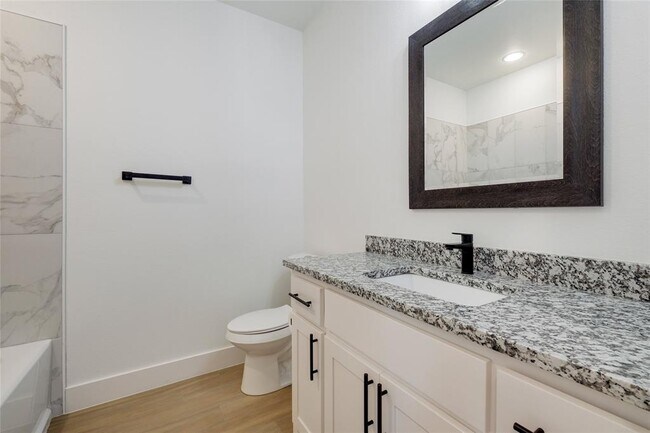 Building Photo - 4304 N Chisholm Trail