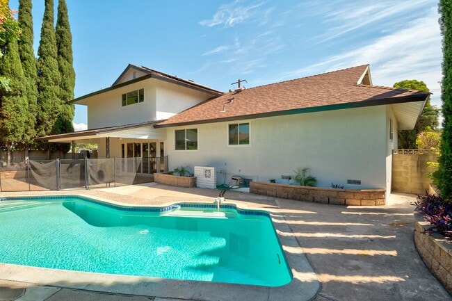 Building Photo - 700 S Yorba St