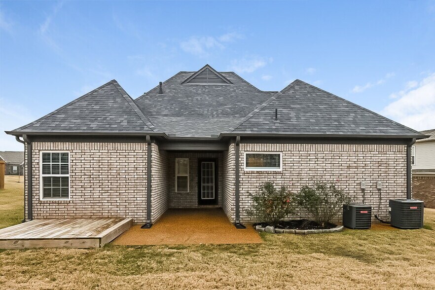 Building Photo - 3262 Magnolia Dr