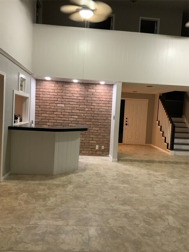 Building Photo - 614 Ellingham Dr