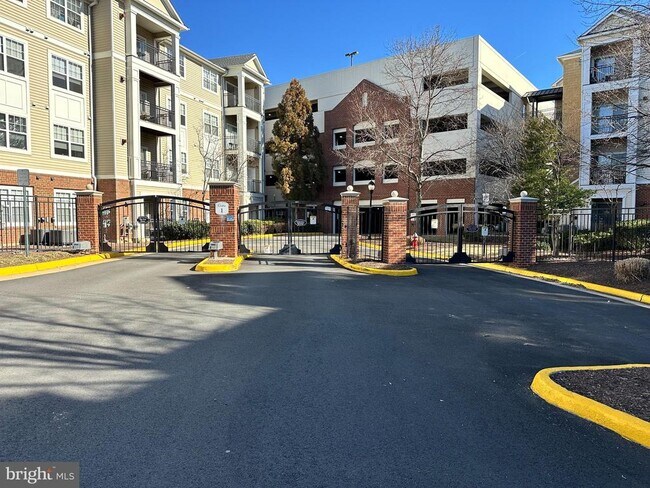 Building Photo - 12901 Centre Park Cir