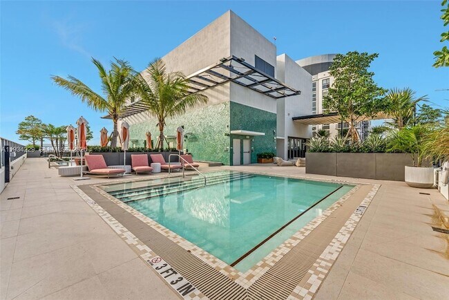 Building Photo - 11 NE 6th St