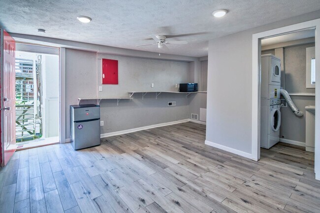 Building Photo - 563 S 35th St