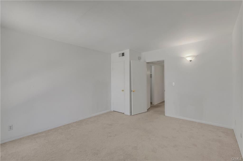 Building Photo - 1127 E Del Mar Blvd