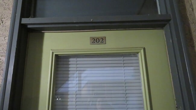 Building Photo - ROBBINS PLACE 202
