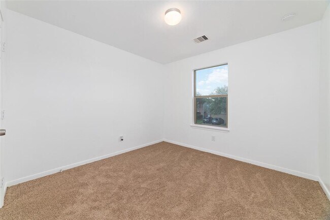 Building Photo - 18703 Clover Nut Ct