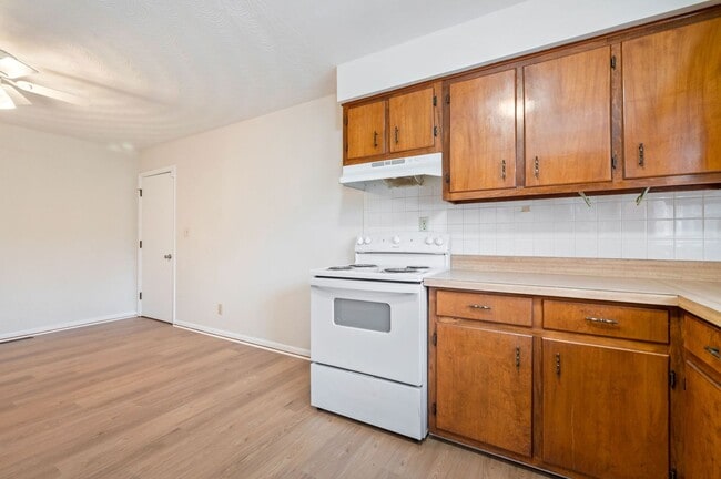 Building Photo - 721 Mayfield Ave