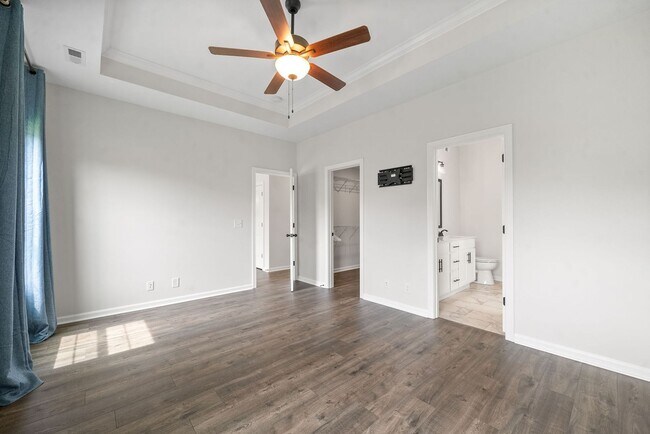 Building Photo - Dog Friendly Four Bedroom Near I24!