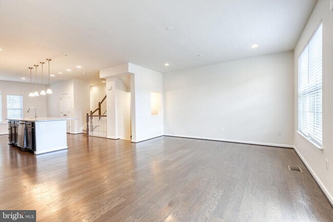 Building Photo - 1308 Ray Ln
