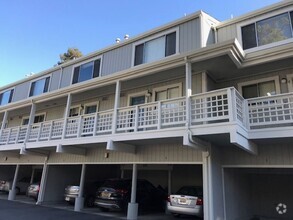 Building Photo - 2 bedroom, 2 bath townhome in Walnut Creek...