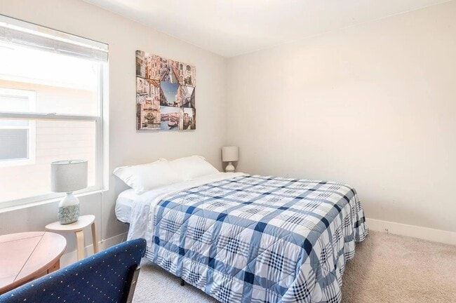 Building Photo - Stunning 3 bedroom home!